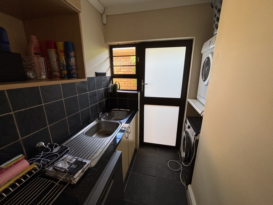 To Let 3 Bedroom Property for Rent in Summerstrand Eastern Cape